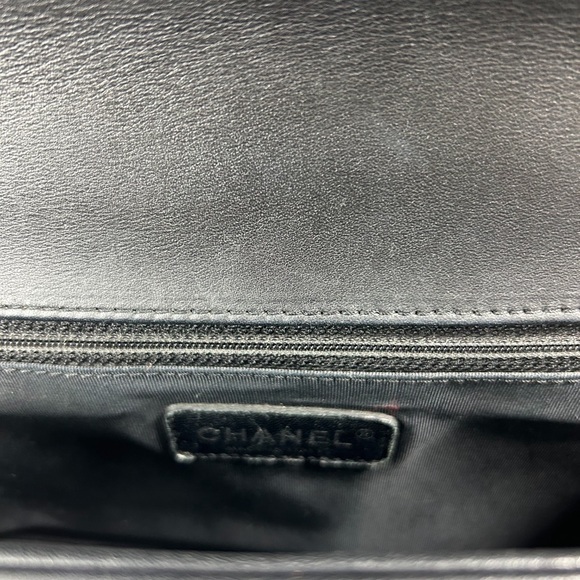 Chanel Chevron Boy Bag - Picture 5 of 8